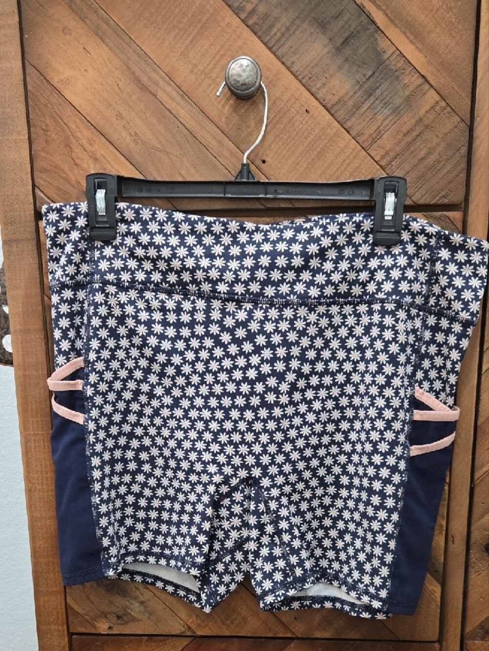 Fabletics Trinity Motion365 Mid Rise 5" Short. - Picture 4 of 7